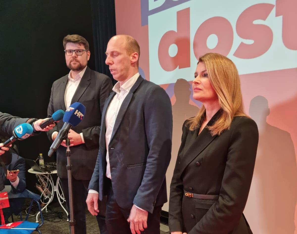 Daniel Radeta napadnut prije skupa SDP a zalili ga smeđom tekućinom