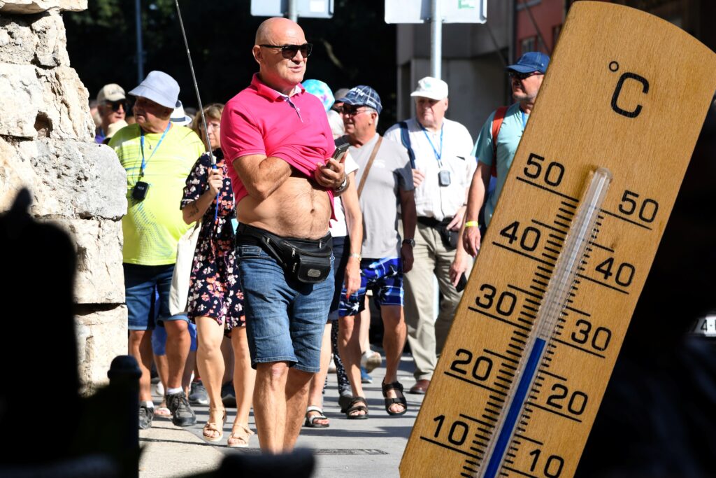 El Niño i dalje traje Travanj je s temperaturama od 30 C najtopliji