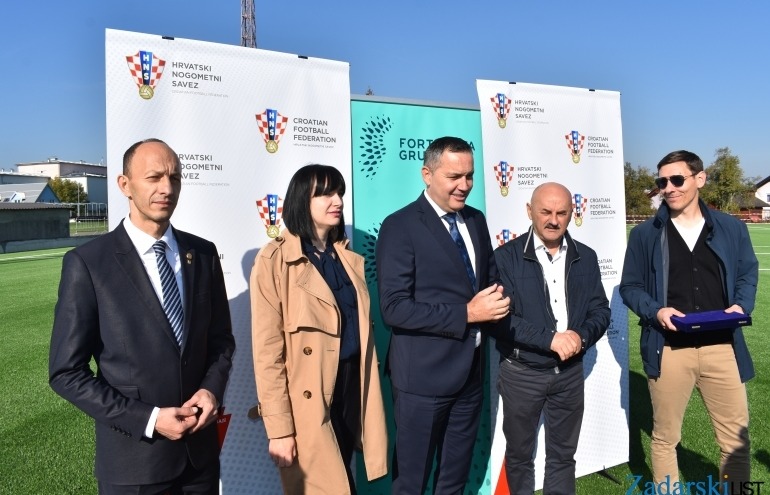 Novi pomoćni teren s umjetnom travom u Gospiću