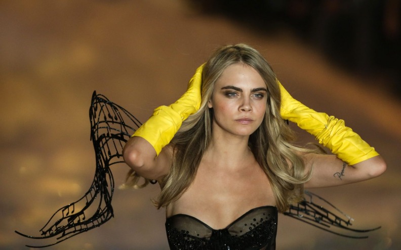 Nakon zabrinjavajućih scena, Cara Delevingne zasjala u Cannesu