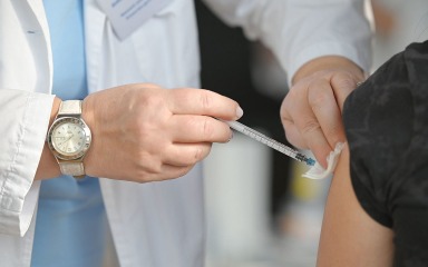 Cjepivo protiv covida smanjuje rizik od zatajenja srca i ugrušaka