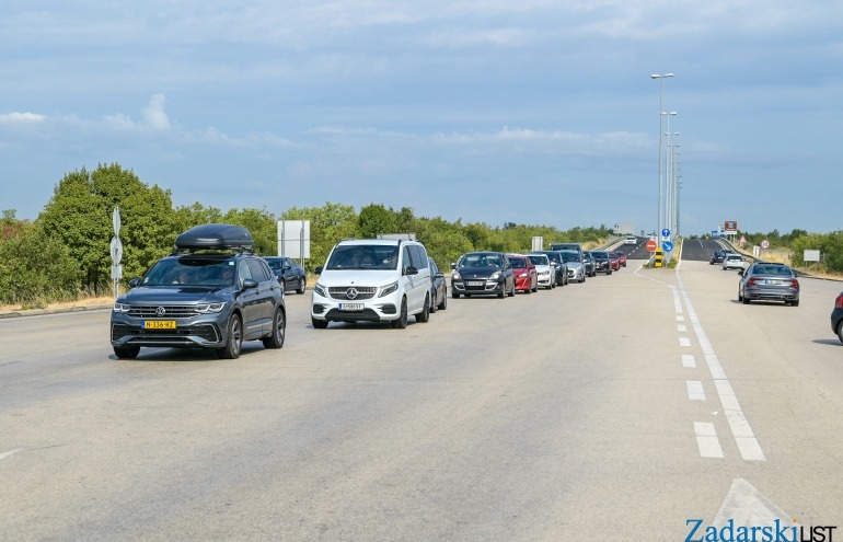 Uoči produženog vikenda, na prometnicama se očekuju gužve