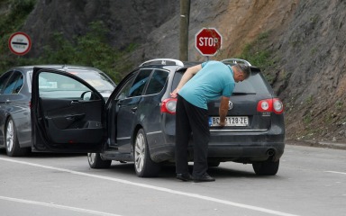 Beograd i Priština u političkom trokutu