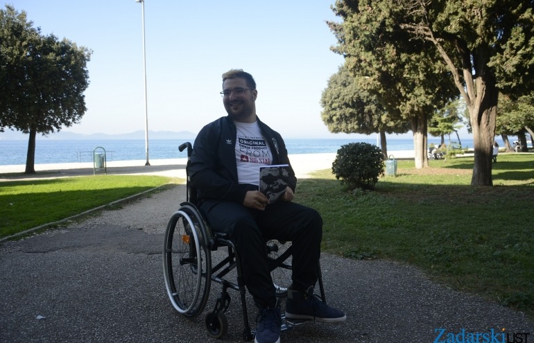 Ne dozvoljava da ga invaliditet sputava, slijedi svoje snove