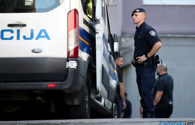 Dojave o bombi u dvije zagrebačke škole