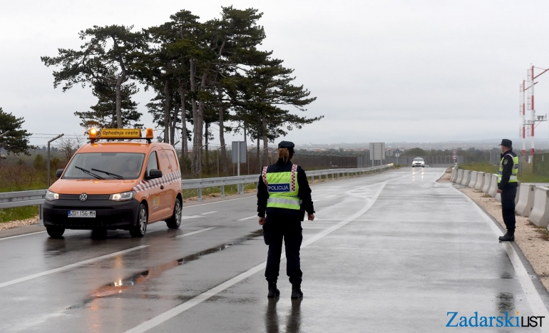 Magla smanjuje vidljivost, a kolnici su mokri i skliski