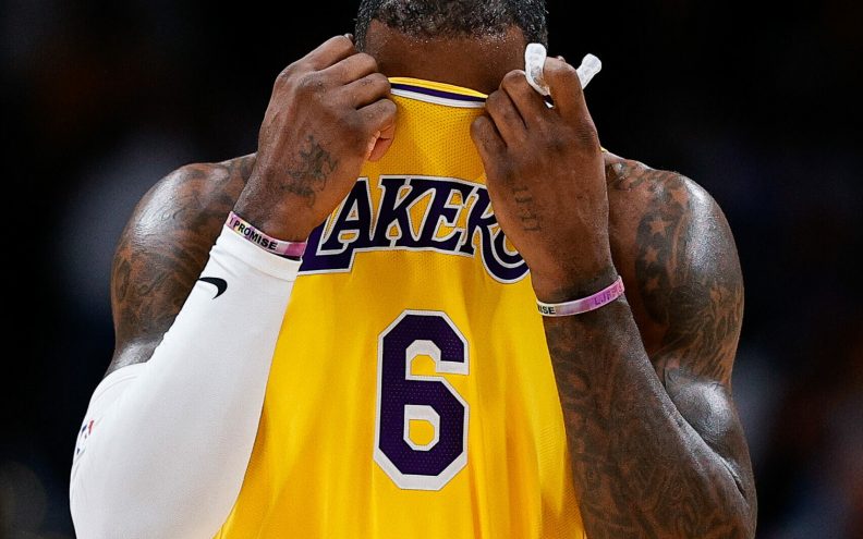LeBron James u gradskom derbiju je ozljedio aduktor, sigurno preskače nekoliko idućih utakmica