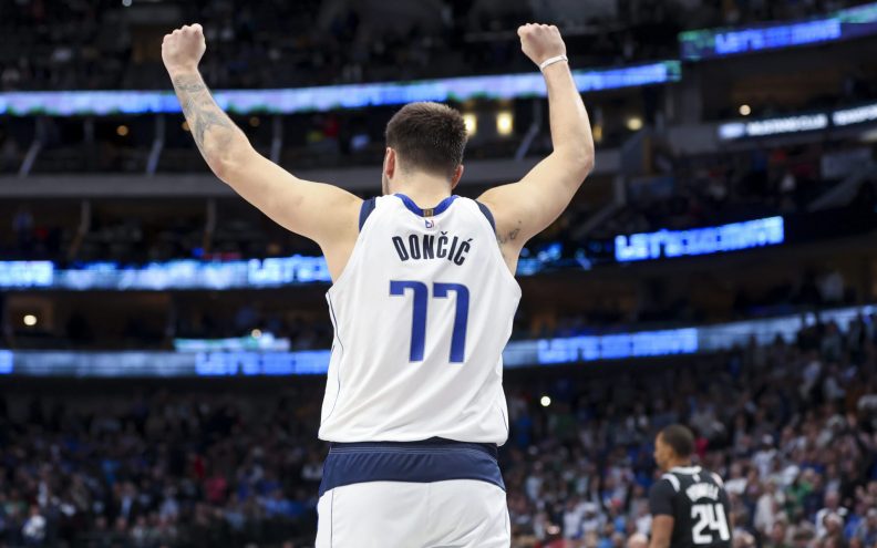 VIDEO Zubčevi Clippersi su nadoknadili 25 poena minusa protiv Mavsa, a onda je Luka Dončić pogodio nemoguću tricu