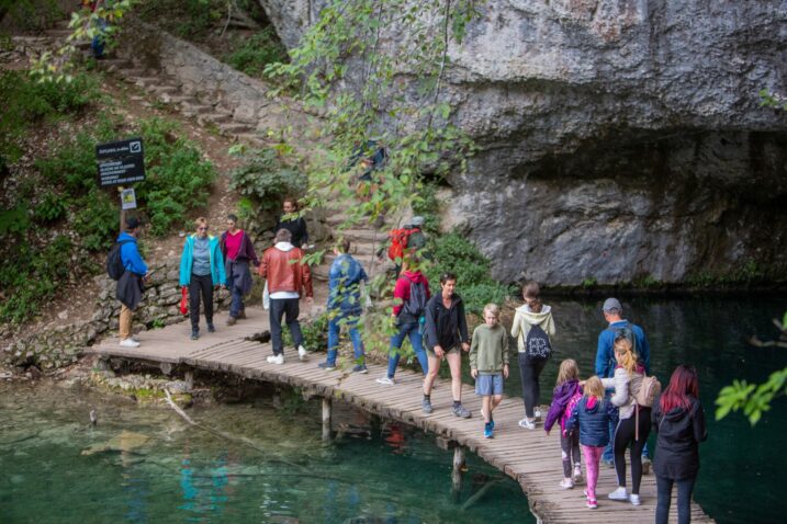 Na produljeni vikend na Plitvicama gotovo 13.000 posjetitelja