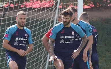 Marko Livaja se vratio treninzima, normalno je trenirao s momčadi na početku nedjeljnog treninga