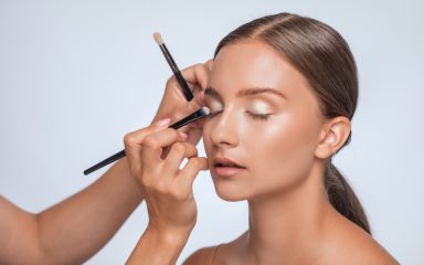 Bijeli make up na očima doziva zimu, a izgleda zaista fantastično