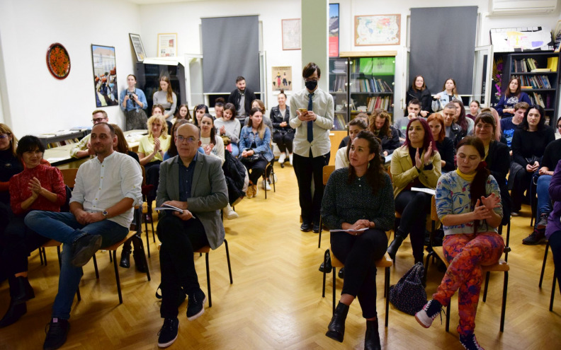 Zadarski i zagrebački studenti prezentiraju radove, postavljena izložba o vukodlacima