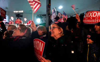 Amerikanci danas na izborima, prednost imaju republikanci
