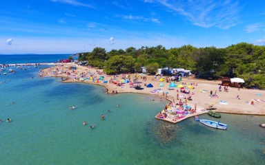 Godinu dana boravili u kampu, sad ne žele platiti smještaj