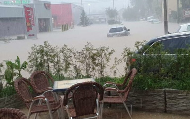 Poplavljen Novi Vinodolski, pomažu i vatrogasci