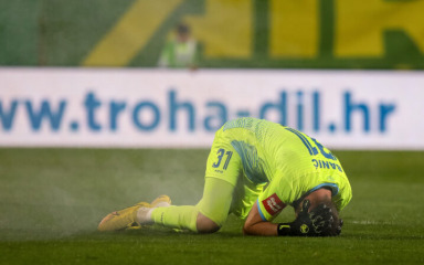 Sramota pulskih Demona:Bacili petardu kraj golmana Gorice, držao se za glavu u grču