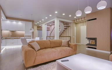 Savjeti i rješenja za odabir najboljeg lustera s modernim dekorom