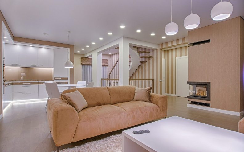 Savjeti i rješenja za odabir najboljeg lustera s modernim dekorom