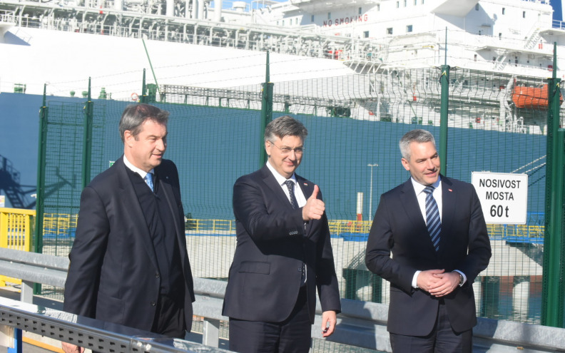 Plenković s Nehammerom i Söderom na krčkom LNG-u