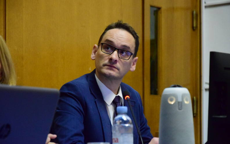 Vučetić poručio Radeti: Nemoj dopustiti da se ovaj bazen pretvori u 