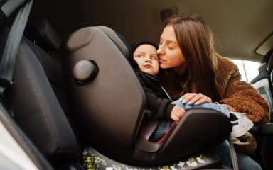 Auto sjedalica ima rok trajanja pa evo preporuke koliko je dugo možete koristiti