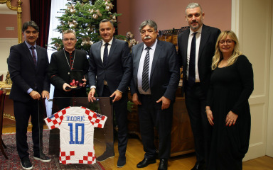 Zagrebački nadbiskup primio visoku delegaciju Hrvatskog nogometnog savez i izbornika Zlatka Dalića