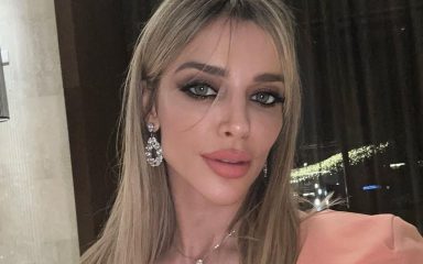 Vruća voditeljica Fani Stipković objavila zanosan selfie, plijeni poglede u Guadalajari