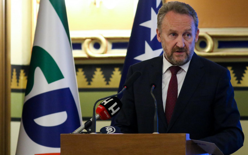 Izetbegović i dalje odbija odlazak u oporbu, optužuje Čovića