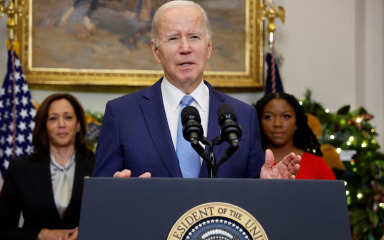 Biden traži od Kongresa zabranu jurišnih puški nakon novog masovnog ubojstva
