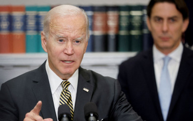 Biden bi zabranio posjedovanje jurišnih pušaka i velikih šaržera