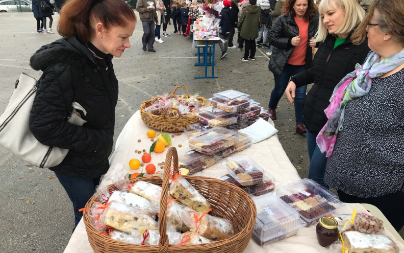U Starigradu održan tradicionalni Humanitarni božićni sajam