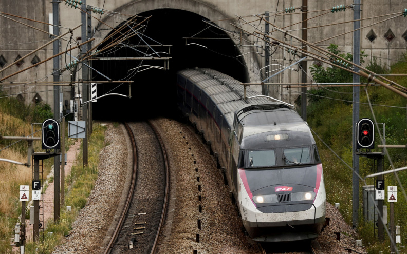 Nekoliko ozlijeđenih u izlijetanju dvaju vlakova u Švicarskoj