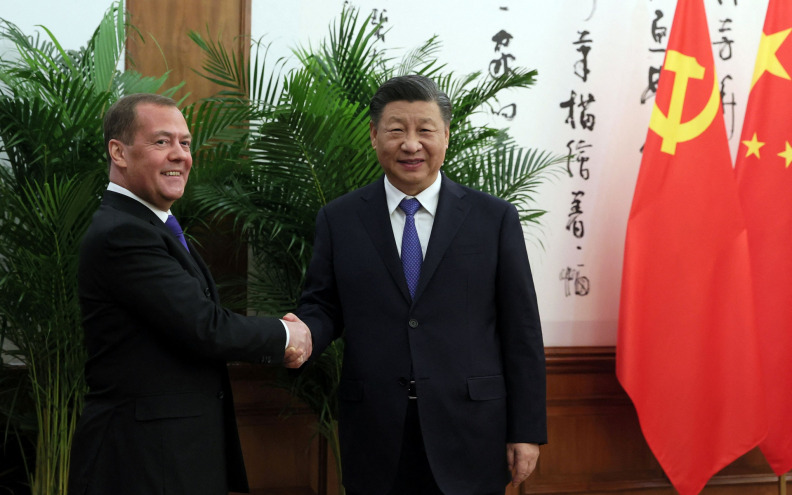 Xi Jinping bivšeg ruskog predsjednika pozvao da se pitanje Ukrajine riješi politički, a ne ratom