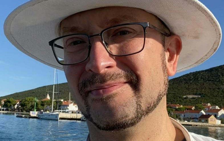Dr. Velimir Vuk u specijalnoj operaciji za opremanje stare otočne ordinacije