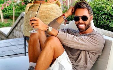 Marko Grubnić pokazao luksuzno okićen dom: Zlatni ukrasi, svijećnjaci, slastice…