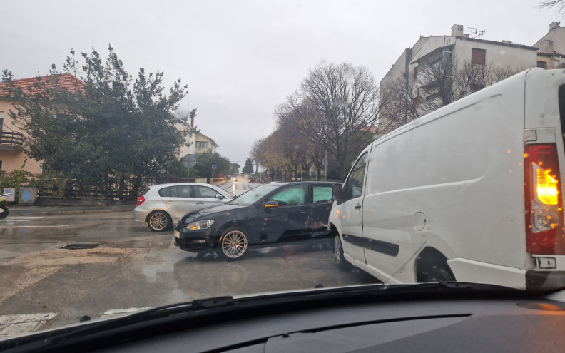 Prometna nesreća u kojoj su sudjelovala tri vozila