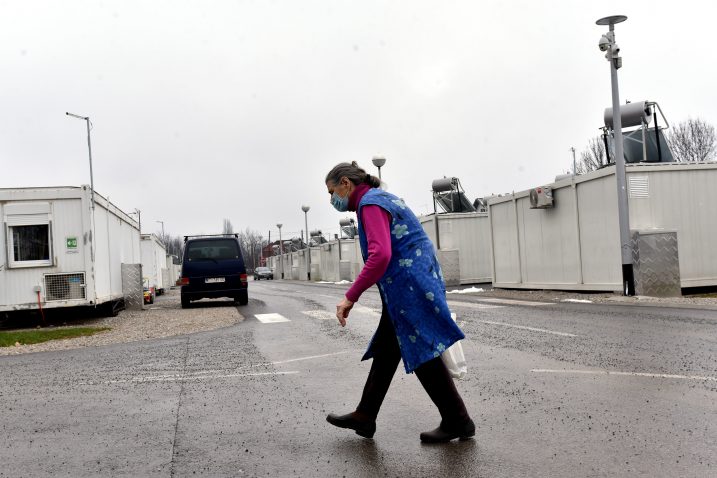 Još jedna zima u kontejnerima: Tek treća godina od potresa na Baniji trebala bi postati godina obnove