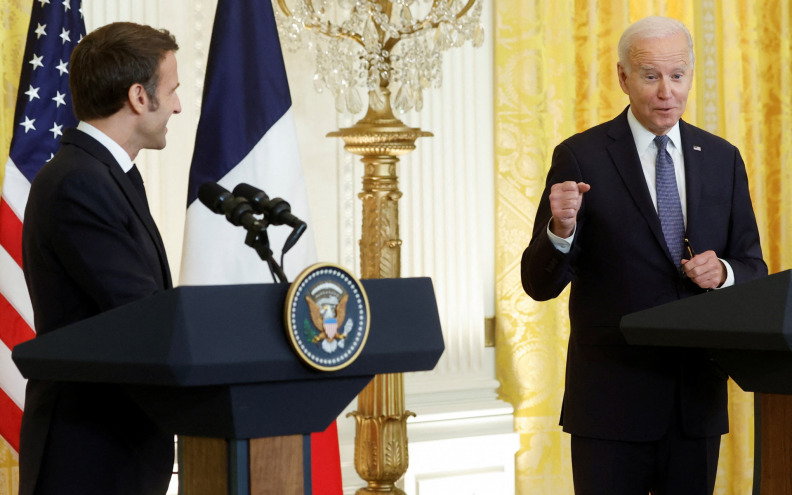 Biden ne planira skori kontakt s Putinom, no spreman je razgovarati o miru