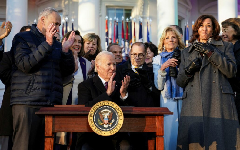 Biden potpisao zakon o zaštiti istospolnog braka: “Jednakost i sloboda za sve”