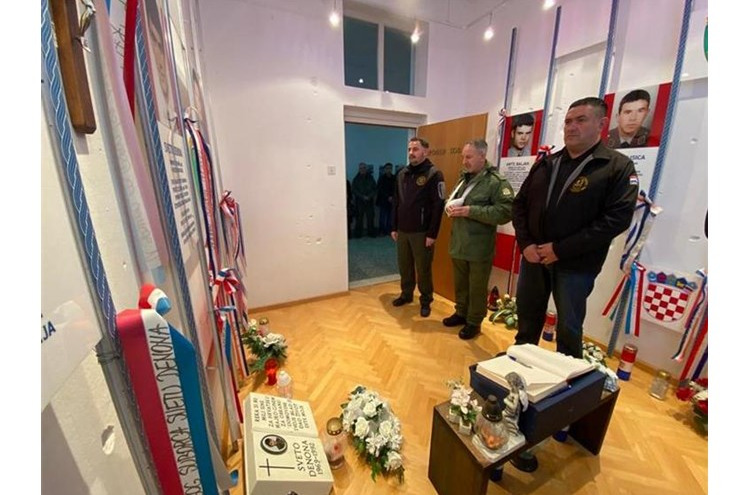 Večeras tribina sjećanja na velebitskog heroja Dragana Žunića