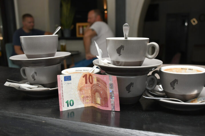 Ugostitelji se boje da se ne pretvore u mjenjačnice: Nije baš da »ležimo na milijunima«