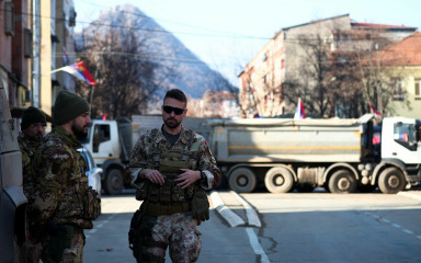 Novi incident kod Kosovske Mitrovice, jednoj osobi bore se za život