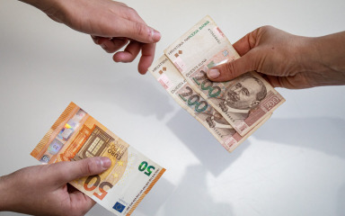 Kuna ojačala prema euru