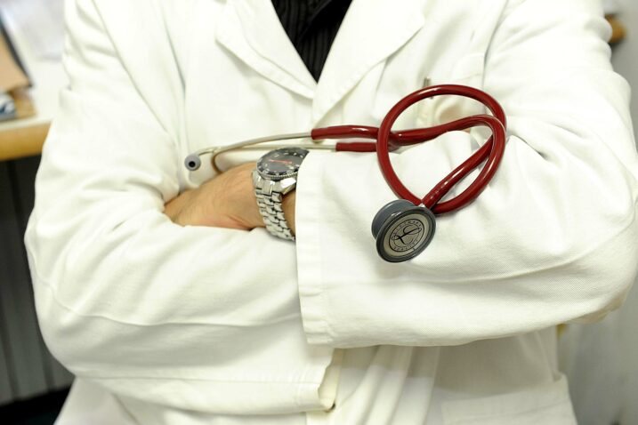 ZABRINJAVAJUĆE Sve više nasilja nad liječnicima; neki stavljaju i kamere u ordinacije