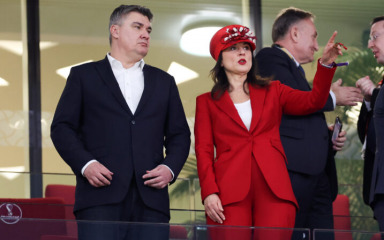 Milanović i supruga Sanja snimljeni na tribinama u Dohi, ona se odlučila na zanimljiv stajling