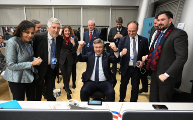 FOTO/VIDEO Plenković slavio u Španjolskoj, Milanović u Čileu
