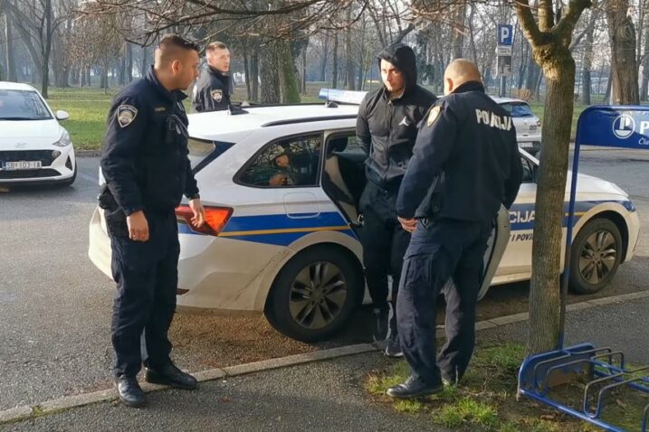 Ovo je vojnik koji je na Badnjak brutalno cipelario već pretučenog Djeda Mraza