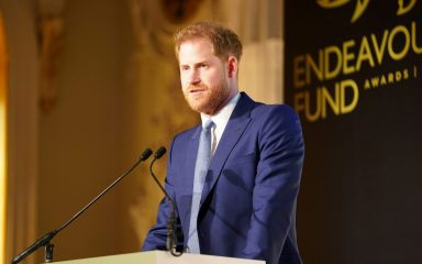 Nakon dugog iščekivanja memoari princa Harryja jučer su se konačno našli u prodaji u Velikoj Britaniji