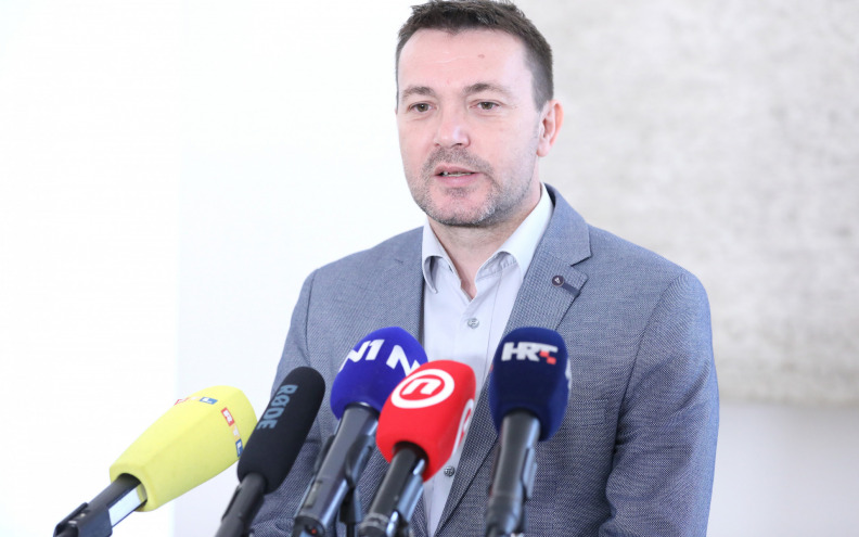 Oporba ujedinjena u dešifriranju inicijala iz whatsapp poruke