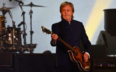 McCartneya zamalo pregazio auto na zebri Abbey Road pri snimanju filma
